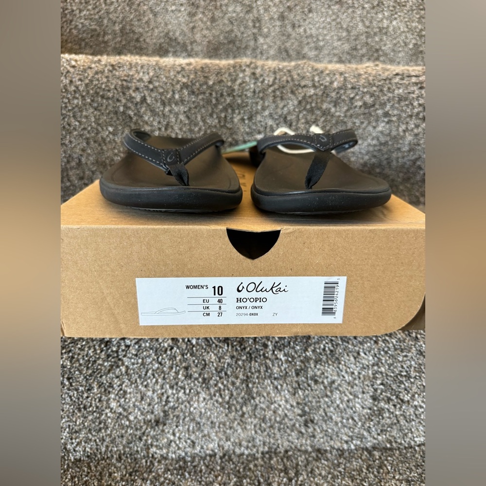 OluKai Womens HO’OPIO Onyx Flip Flops
